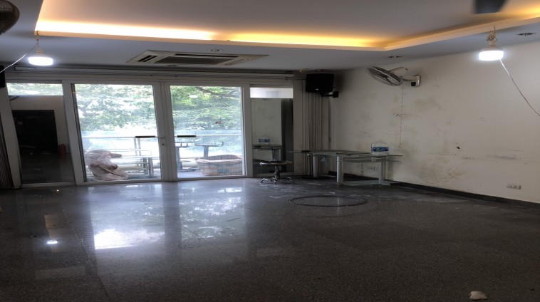 Cho thuê MBKD  Thời Trang, VP, Spa mặt phố Trần Hữu Tước - 90/100m2 x 3 tầng - thang máy